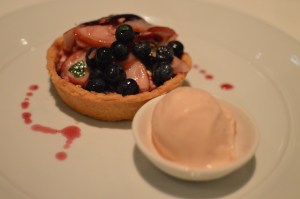 Nectarine & blueberry tartlet w nectarine ice cream