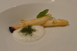 White asparagus w goat's milk foam & fennel